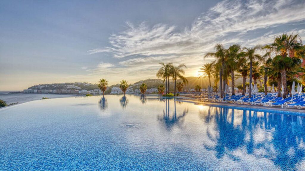 Cinco hoteles con infinity pool en la costa de Andalucía