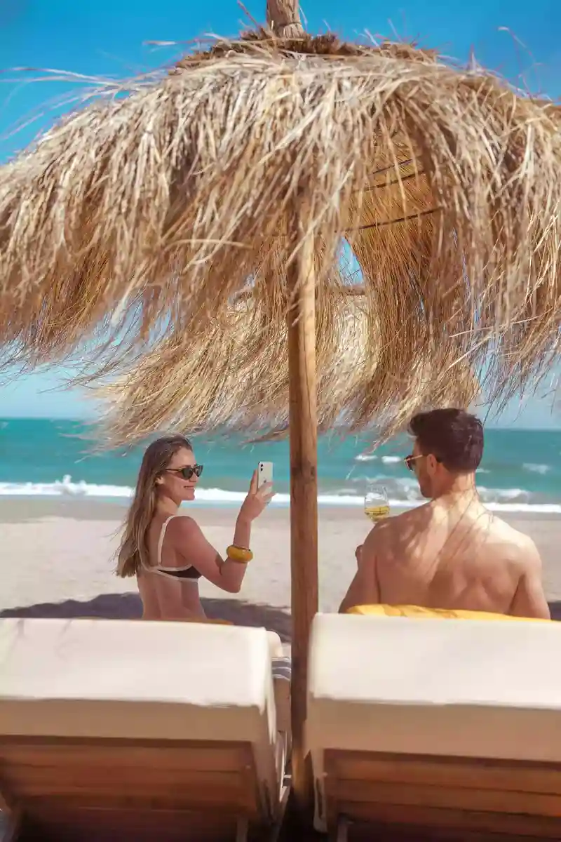 pareja The beach Higuerón