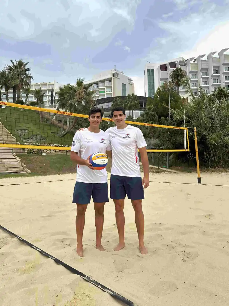 Hermanos Bello jugadores de vóley