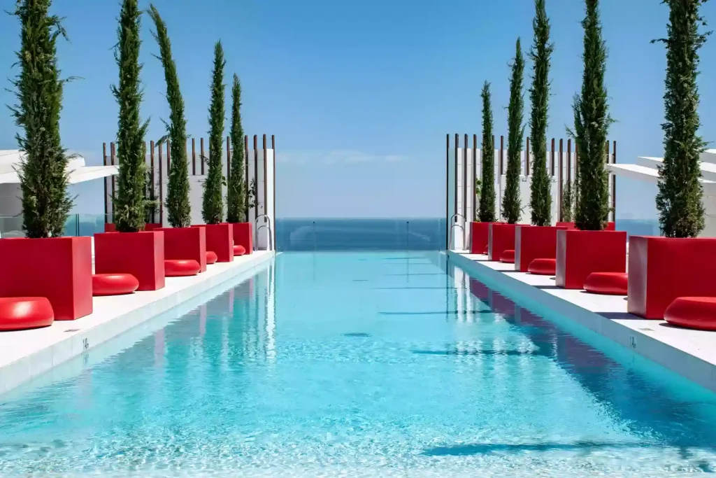 Fuengirola se reinventa: lujo, bienestar y cultura para unas vacaciones de alto nivel