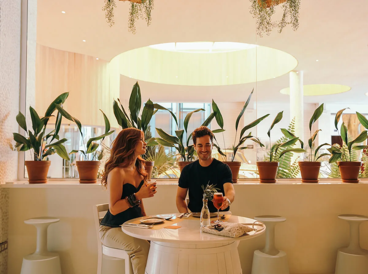 pareja en restaurante Chupadeo